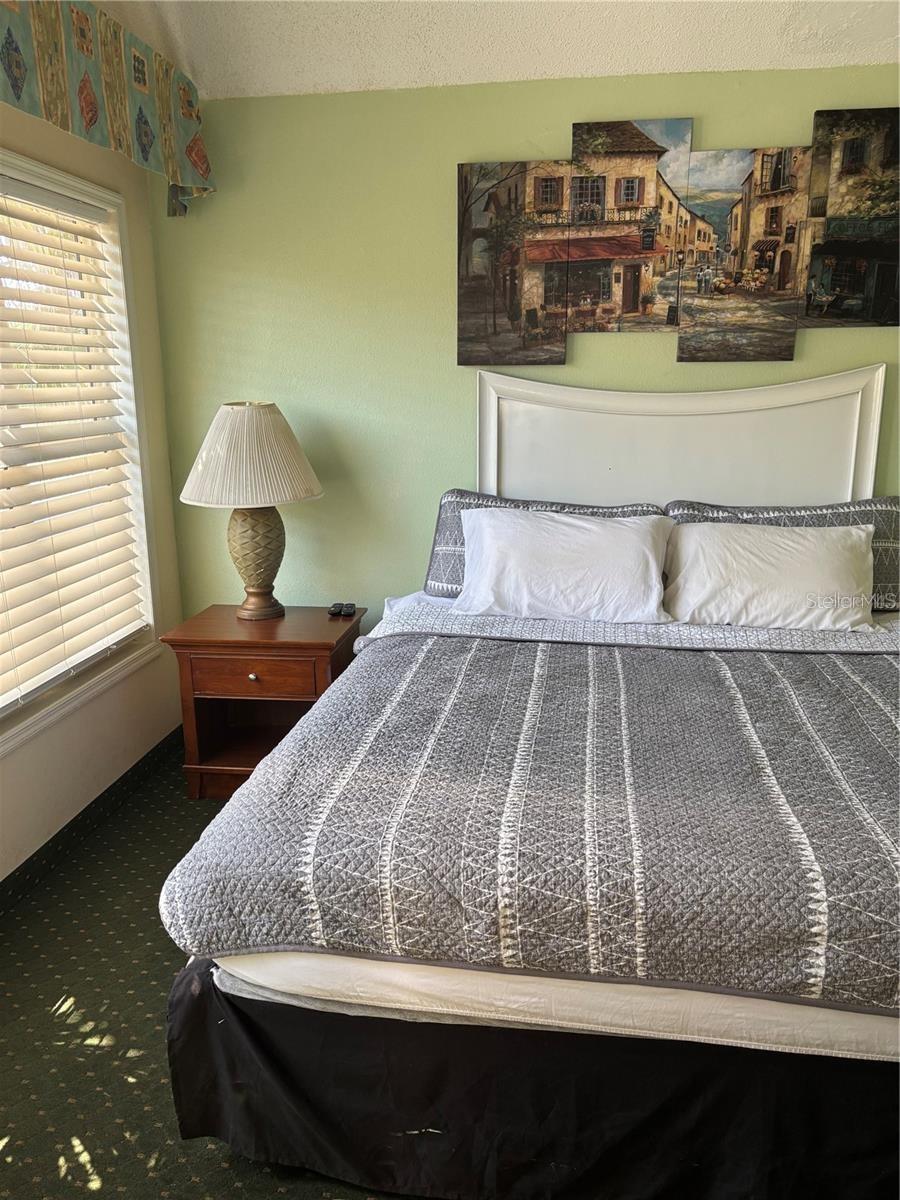 PARKWAY PALMS RESORT MAINGATE - Residential Lease