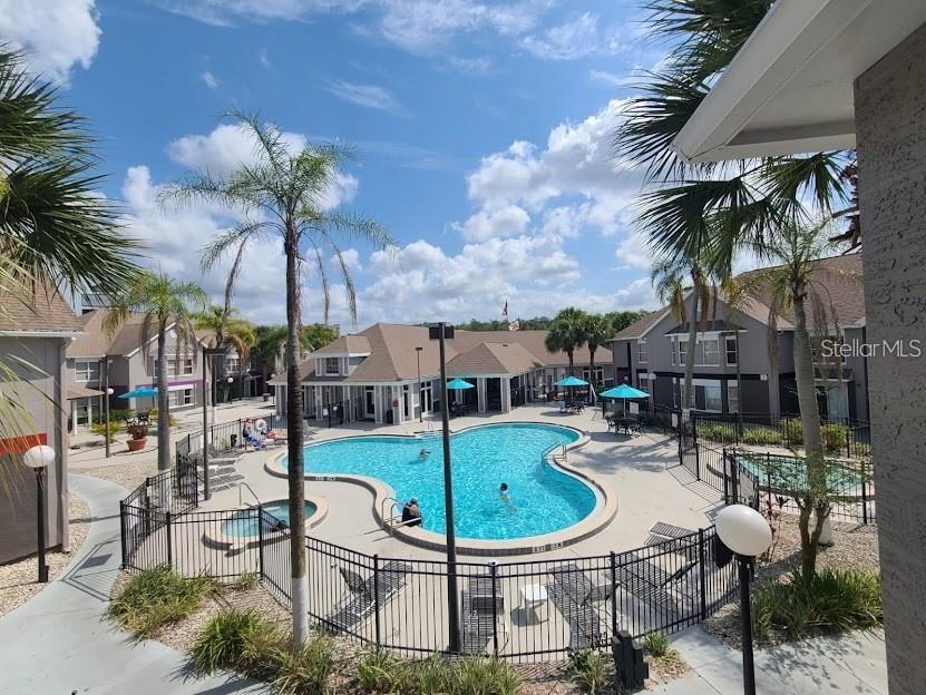 PARKWAY PALMS RESORT MAINGATE - Residential Lease