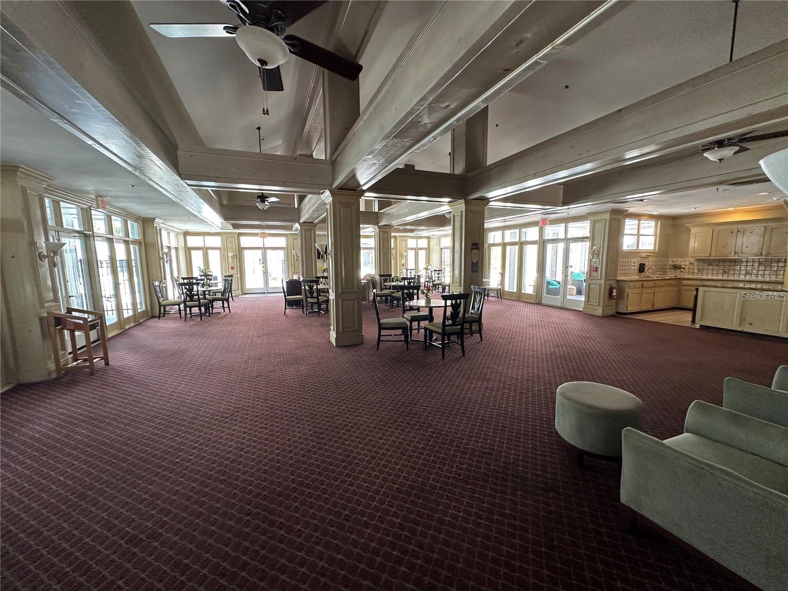 PARKWAY PALMS RESORT MAINGATE - Residential Lease