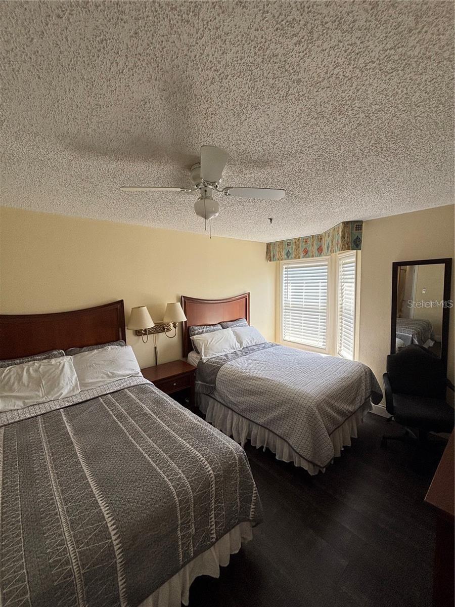 PARKWAY PALMS RESORT MAINGATE - Residential Lease