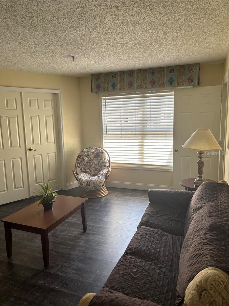 PARKWAY PALMS RESORT MAINGATE - Residential Lease