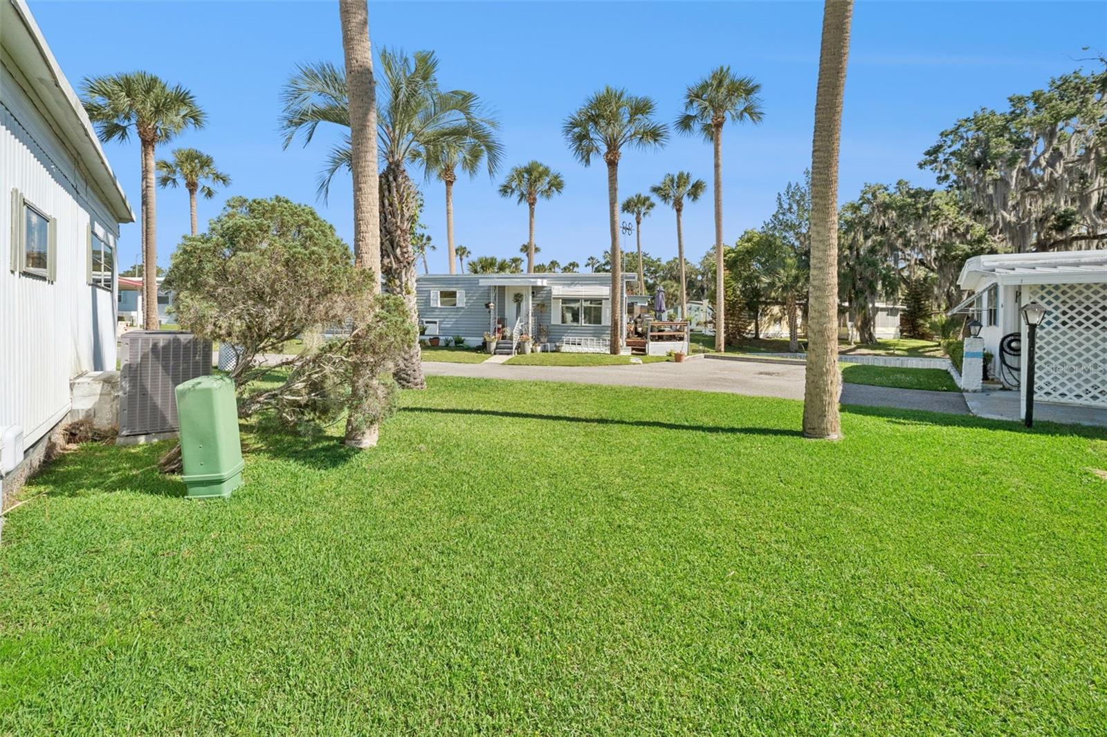 EUSTIS COUNTRY CLUB MANOR MOBILE HM P - Residential