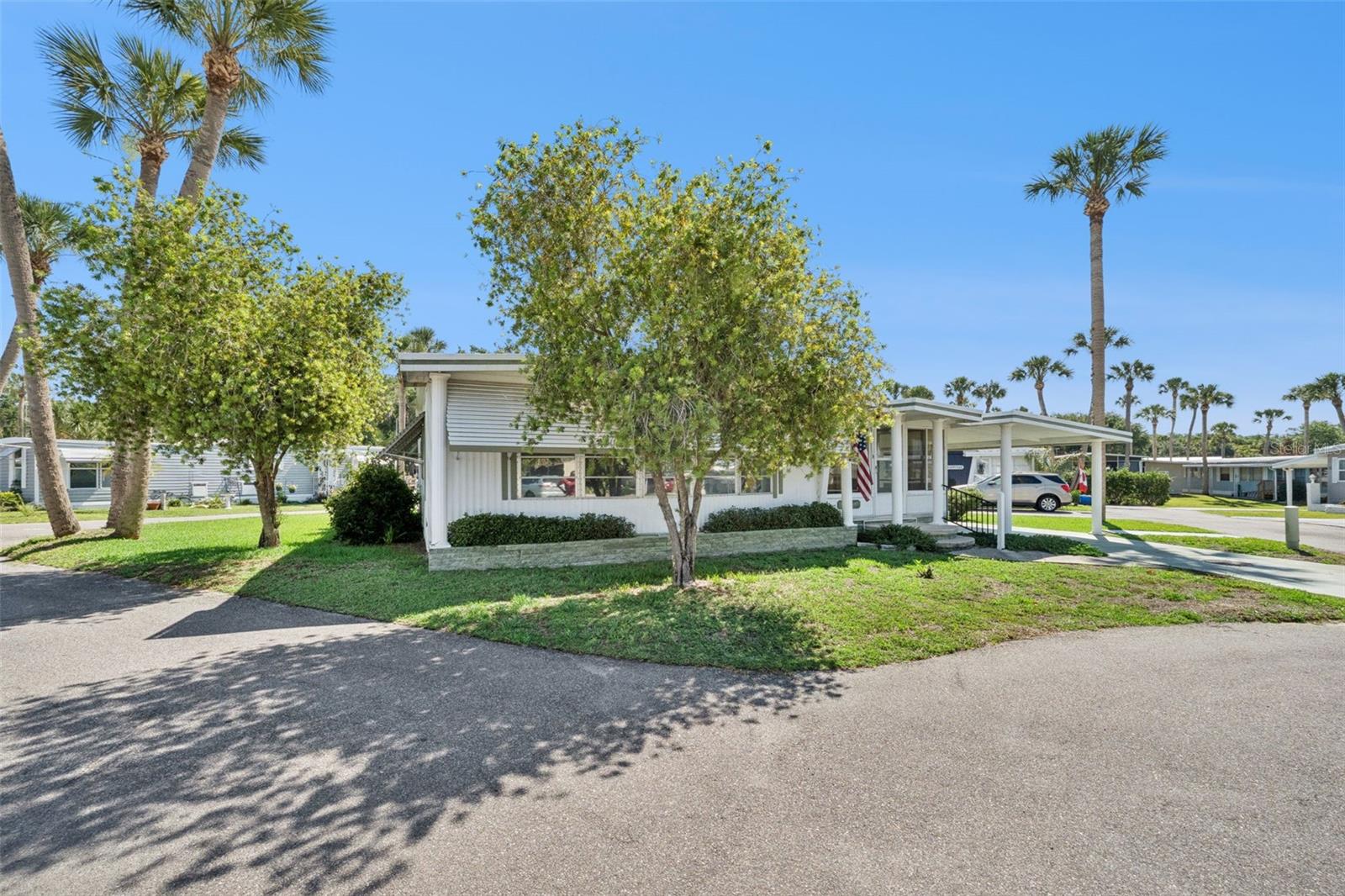 EUSTIS COUNTRY CLUB MANOR MOBILE HM P - Residential
