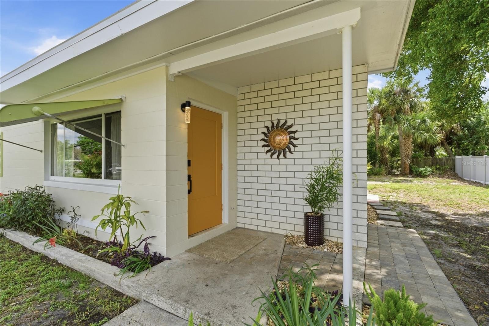 21921 BEVERLY AVENUE