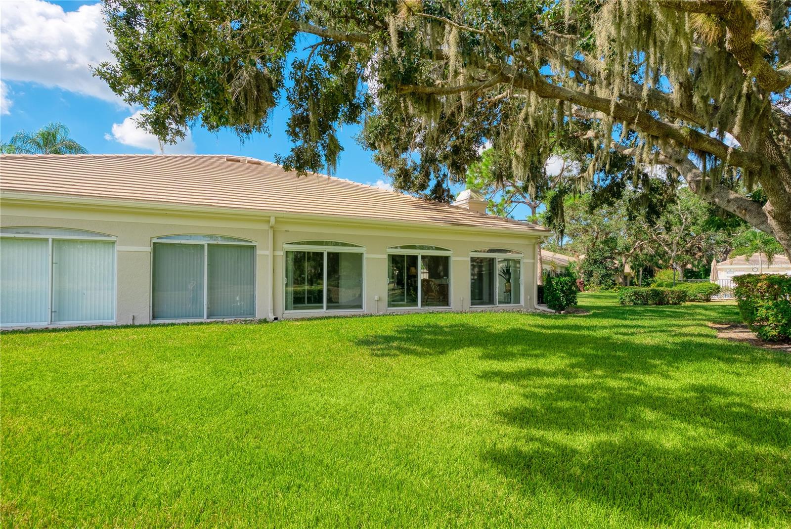 OAKLEY GREEN - Residential