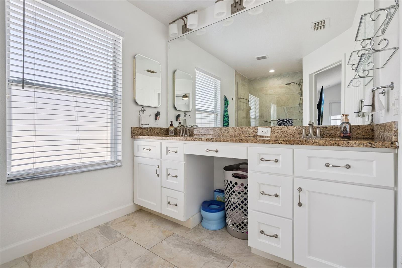 VISTAS AT LAKE HOWELL - Residential