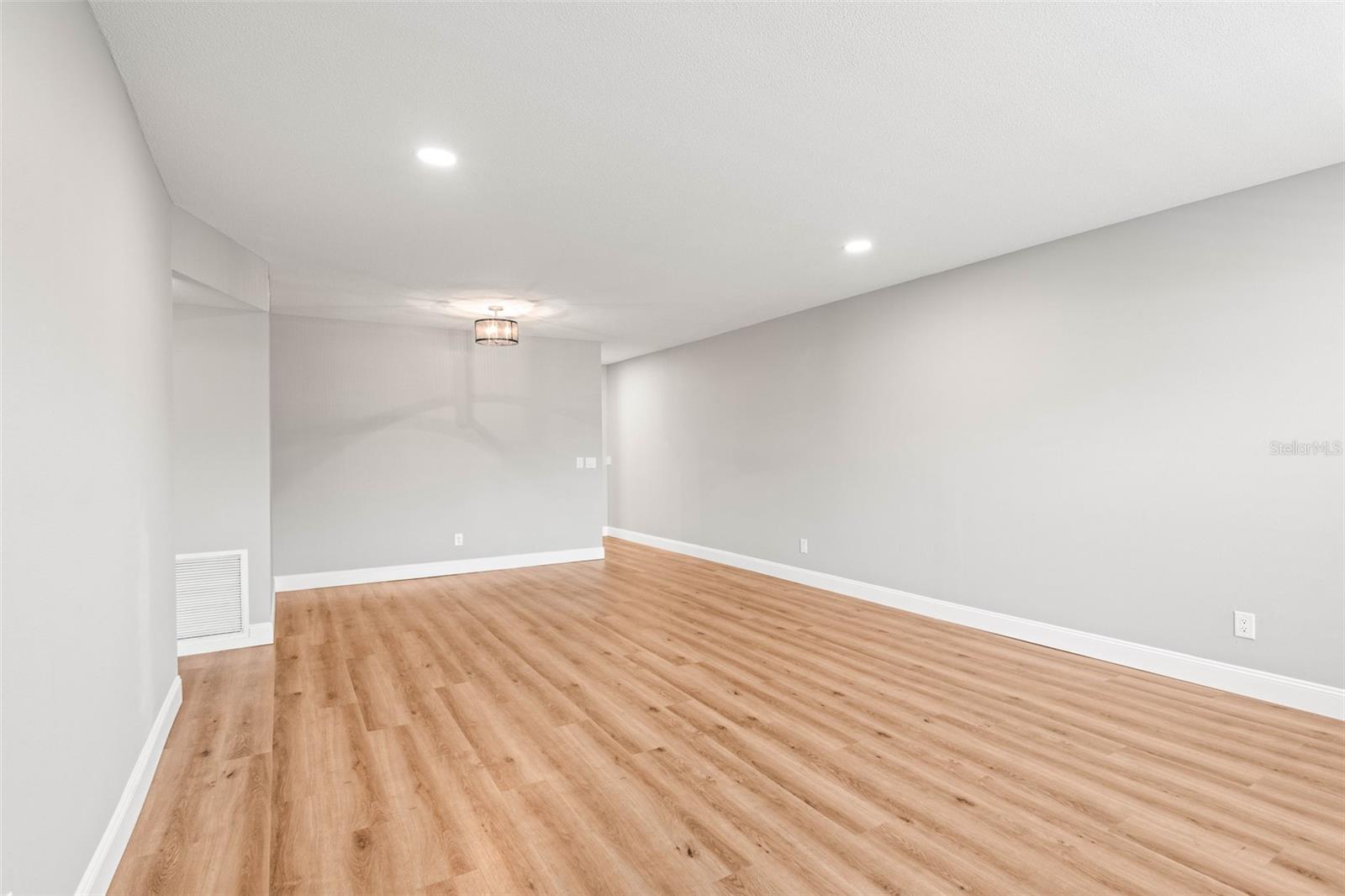 2041 AUSTRALIA WAY W 35