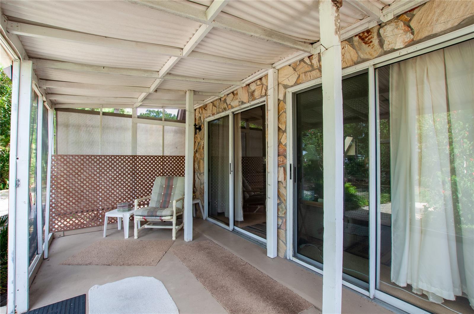 COUNTRY RANCHES - Residential