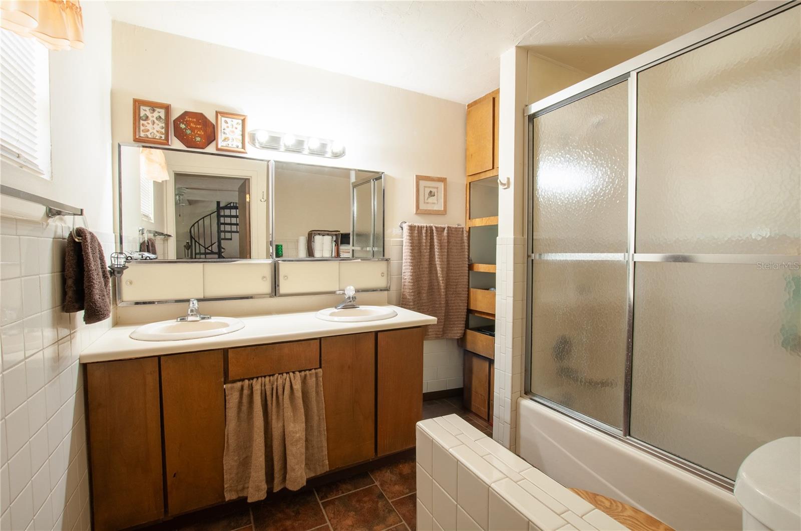 COUNTRY RANCHES - Residential