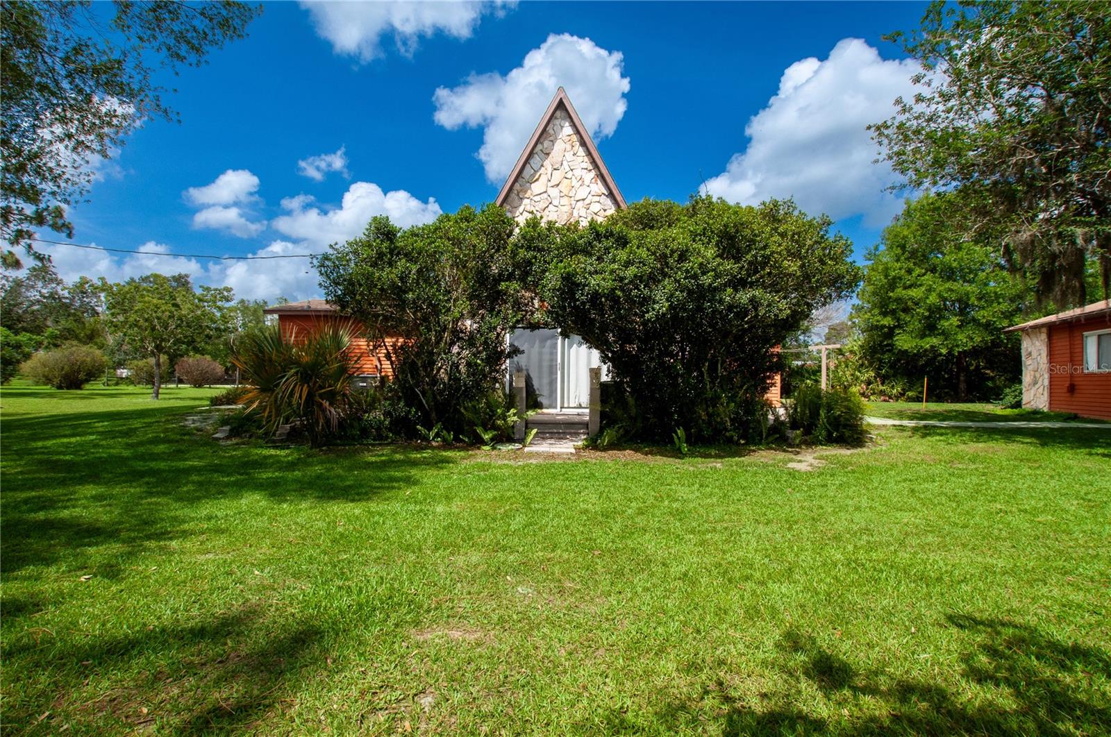 COUNTRY RANCHES - Residential