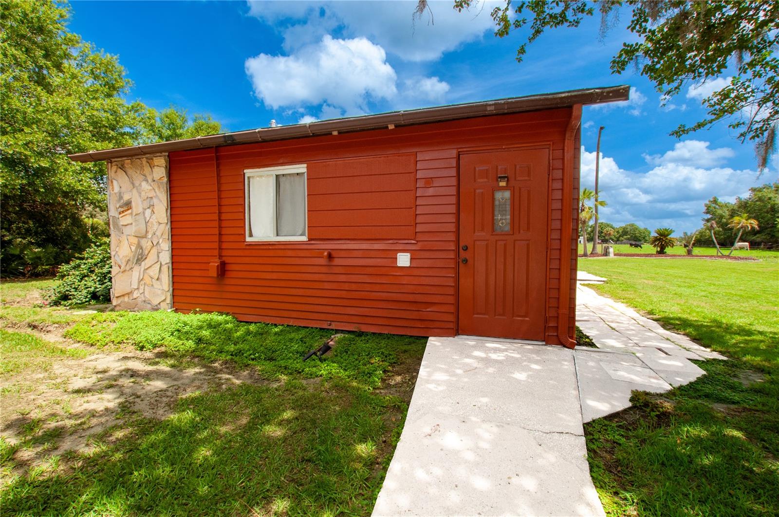 COUNTRY RANCHES - Residential