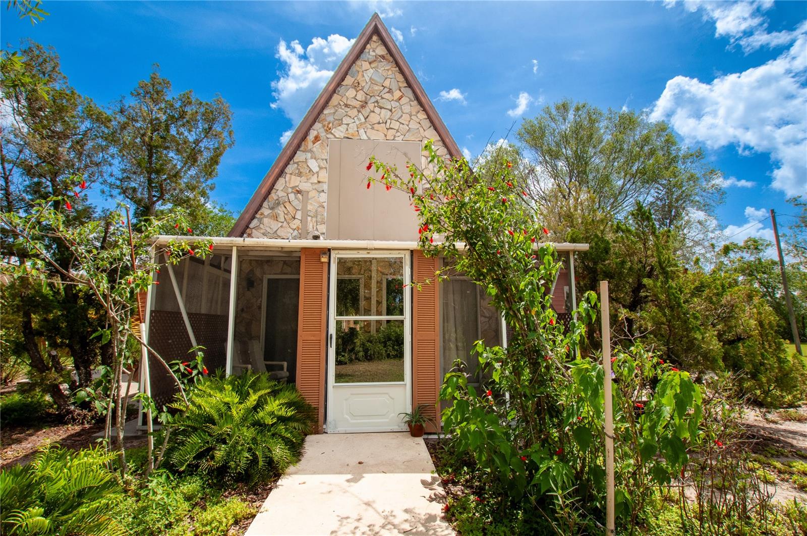 COUNTRY RANCHES - Residential