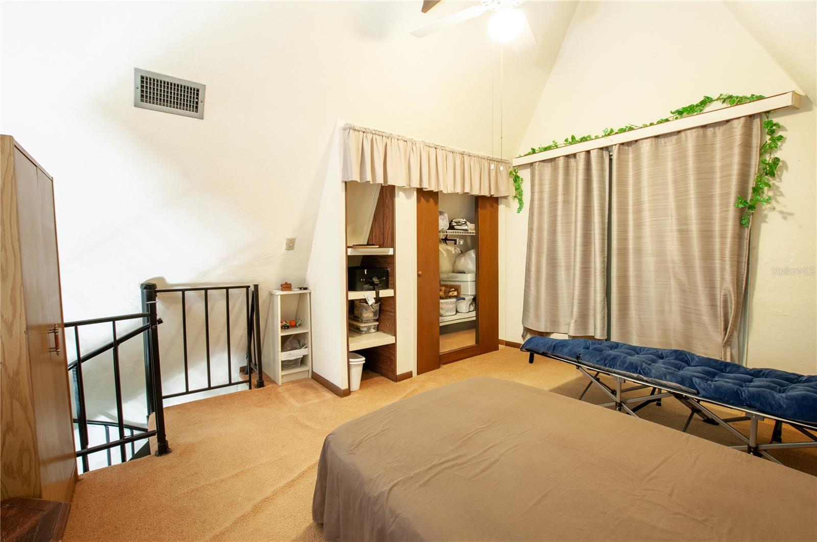 COUNTRY RANCHES - Residential