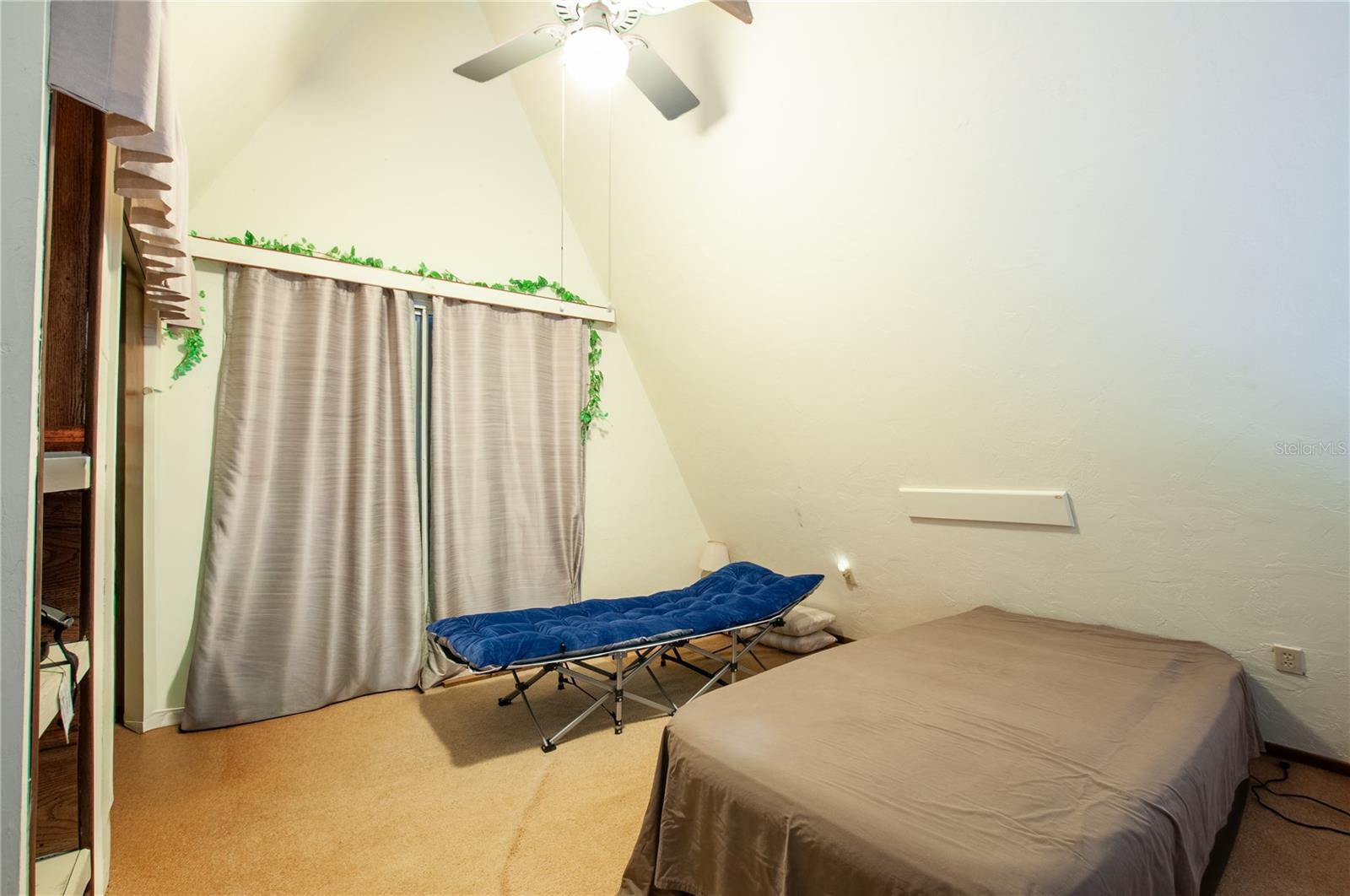 COUNTRY RANCHES - Residential