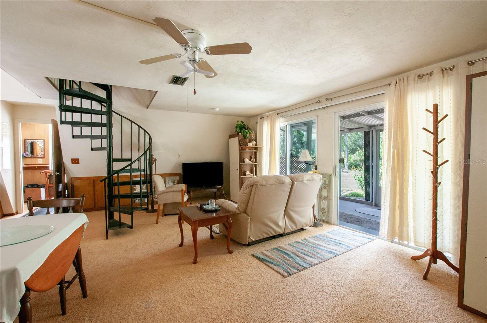 COUNTRY RANCHES - Residential