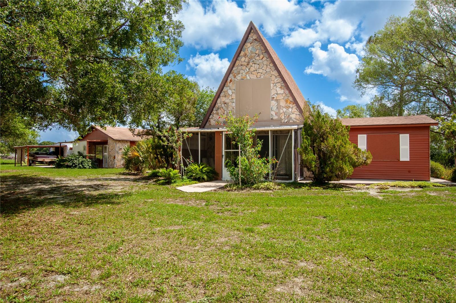 COUNTRY RANCHES - Residential