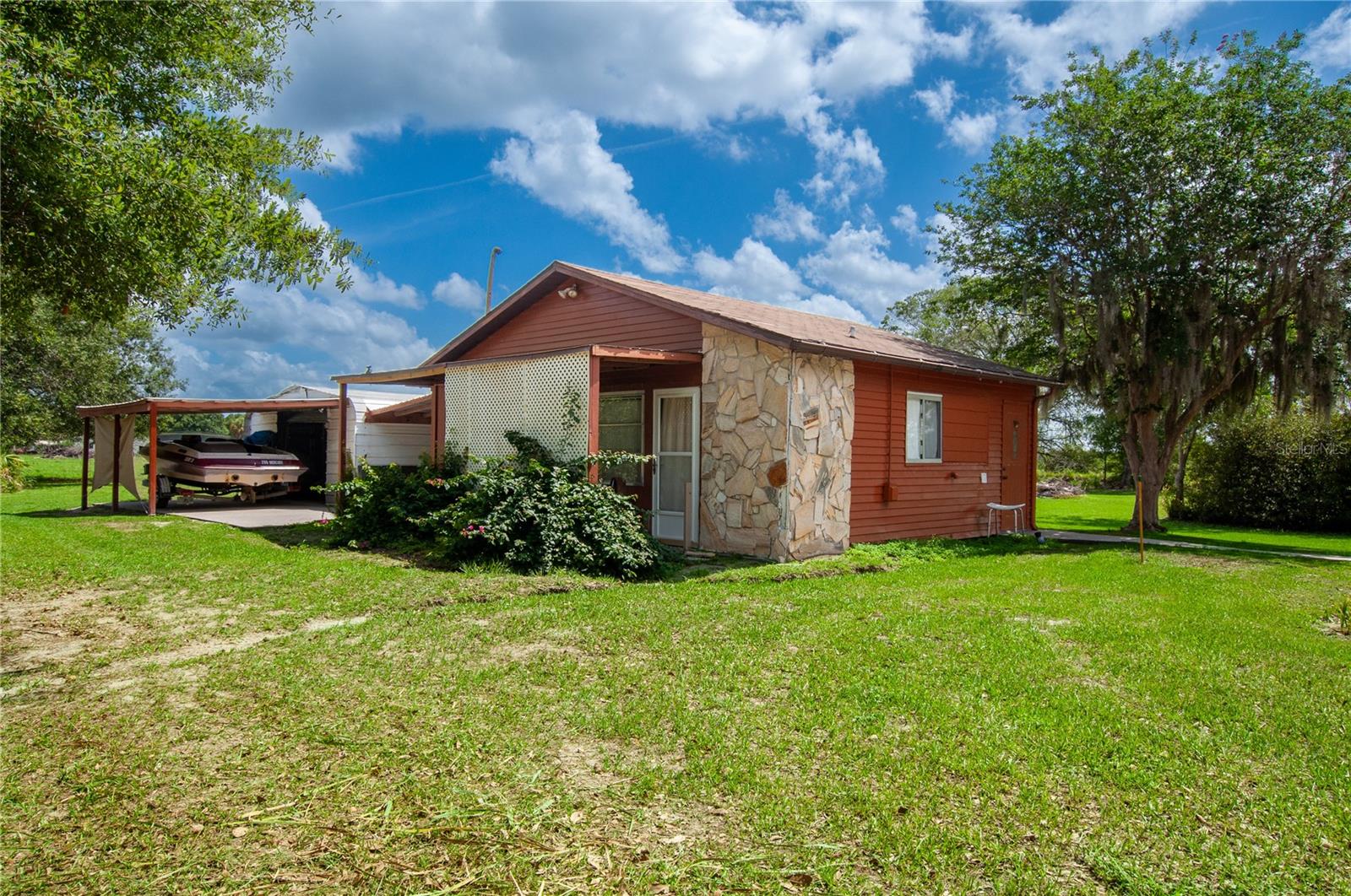 COUNTRY RANCHES - Residential