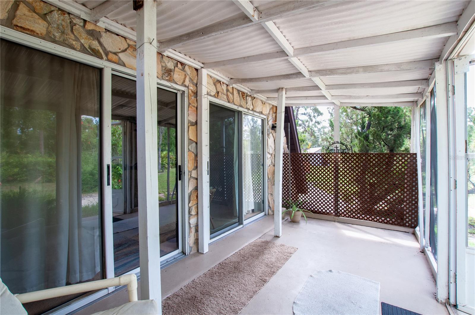 COUNTRY RANCHES - Residential