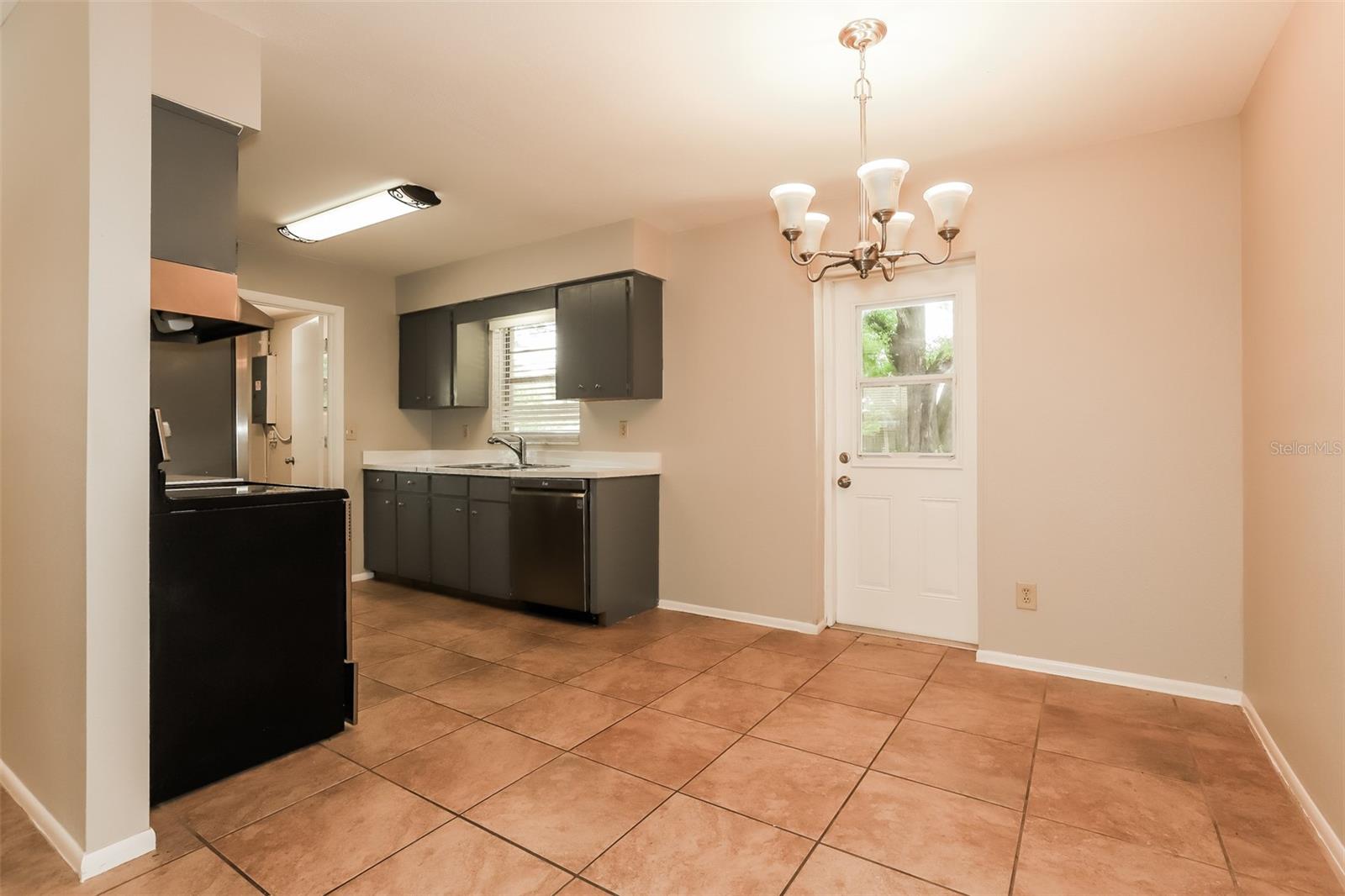 HIGHLAND COURT - Residential Lease