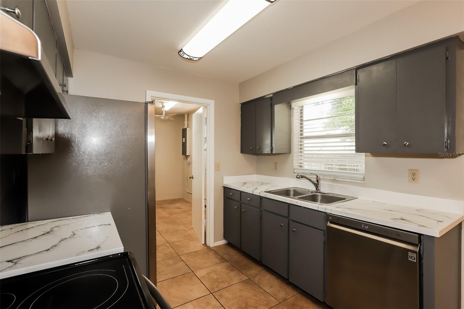 HIGHLAND COURT - Residential Lease