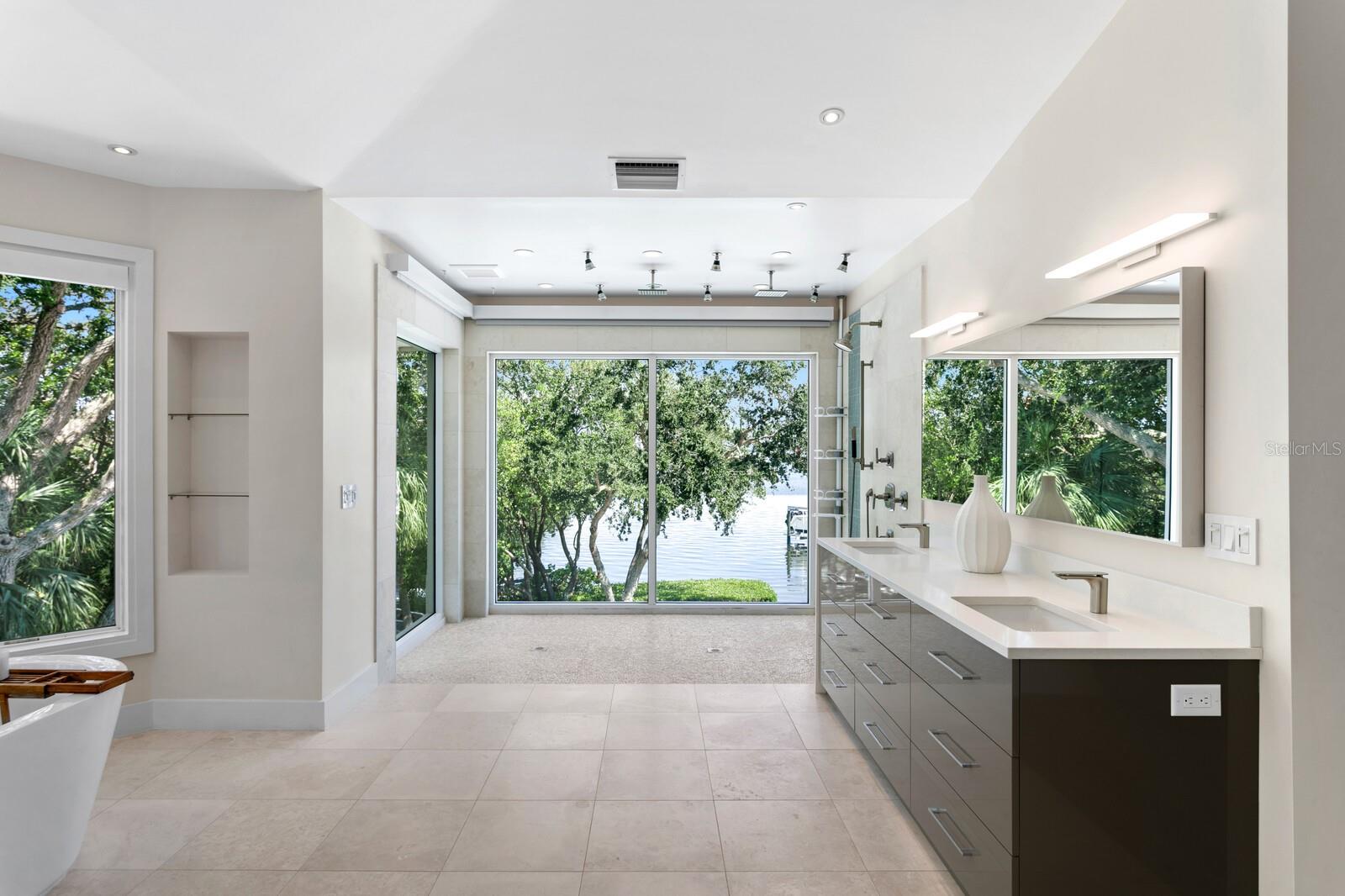 TIERRA VERDE - Residential