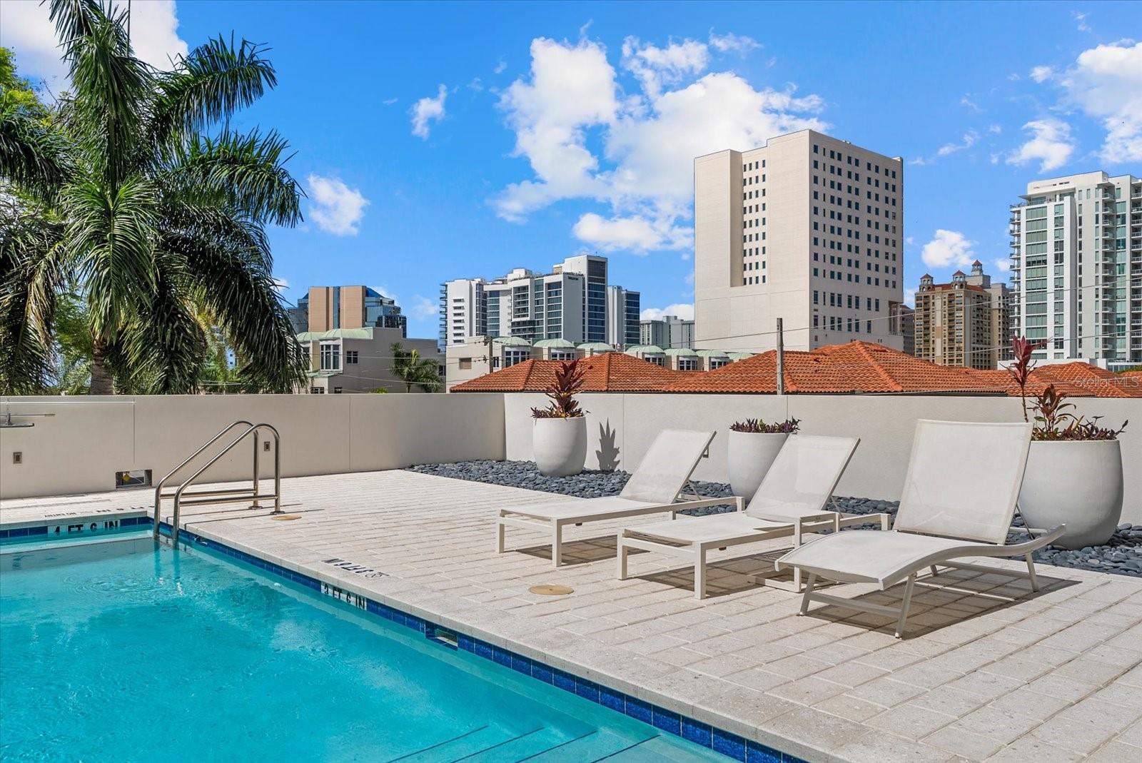 332 COCOANUT CONDOMINIUM - Residential