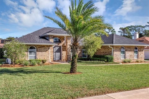 A home in DEBARY