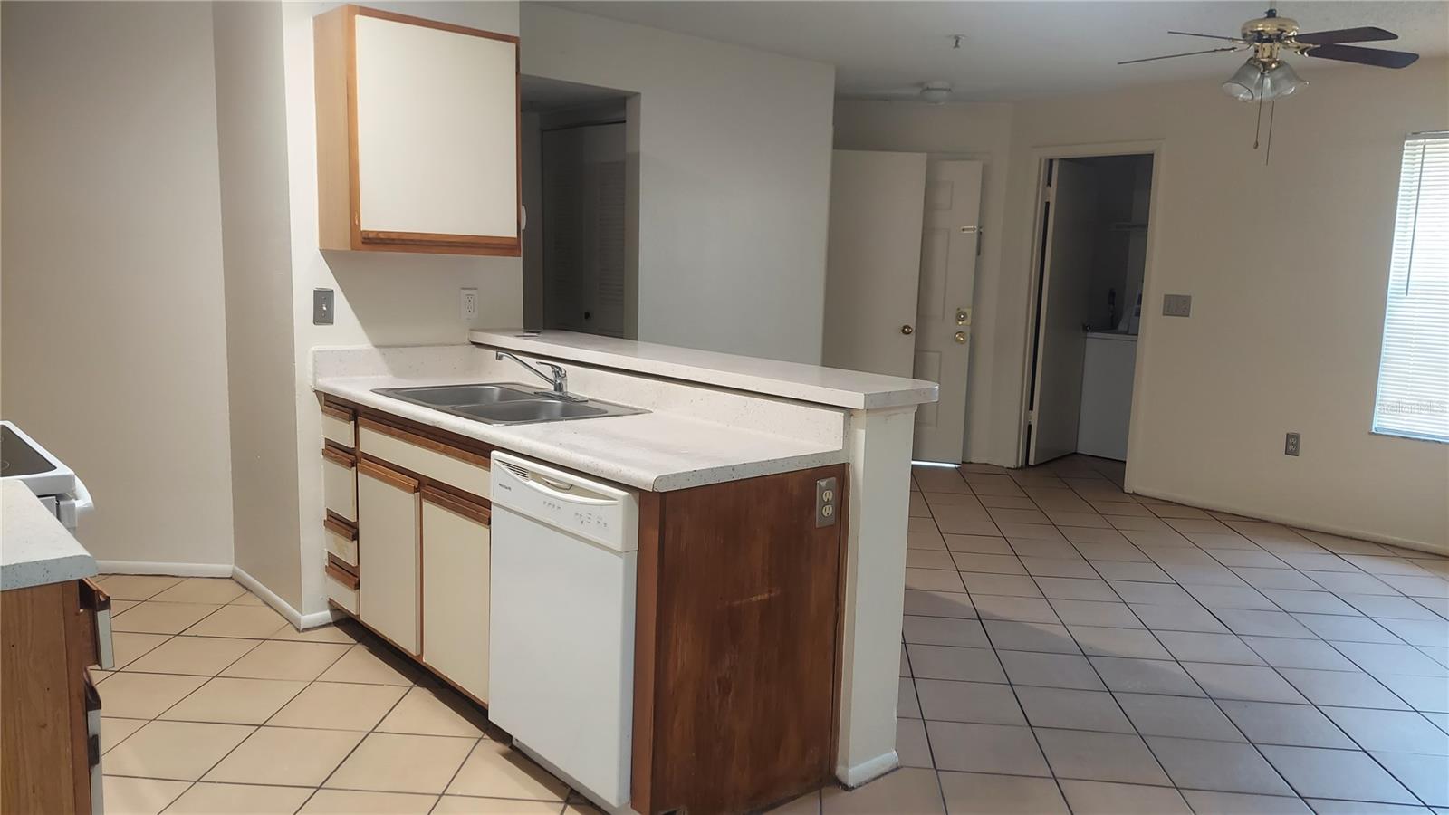 LANDING A CONDO - Residential