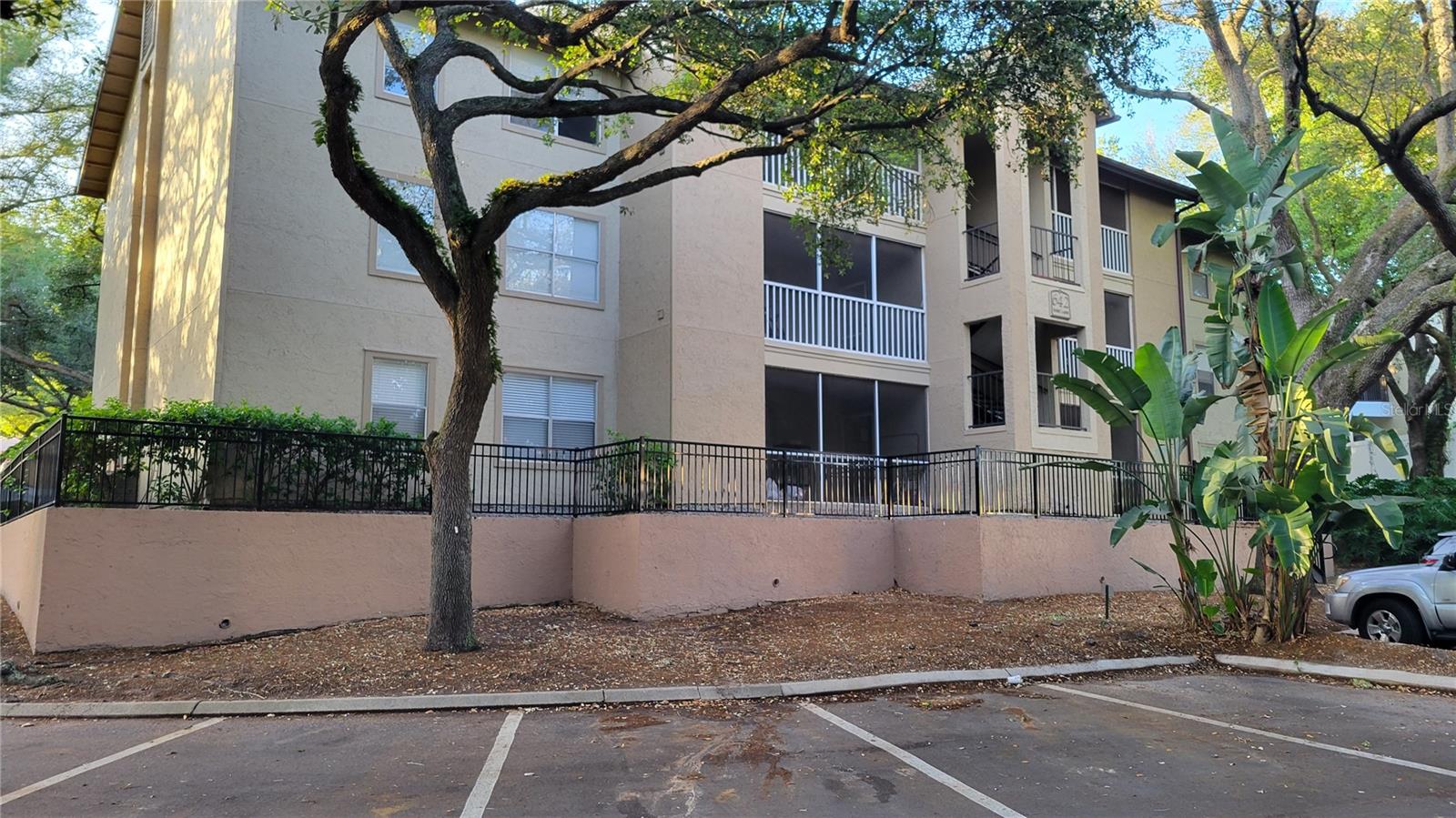 LANDING A CONDO - Residential