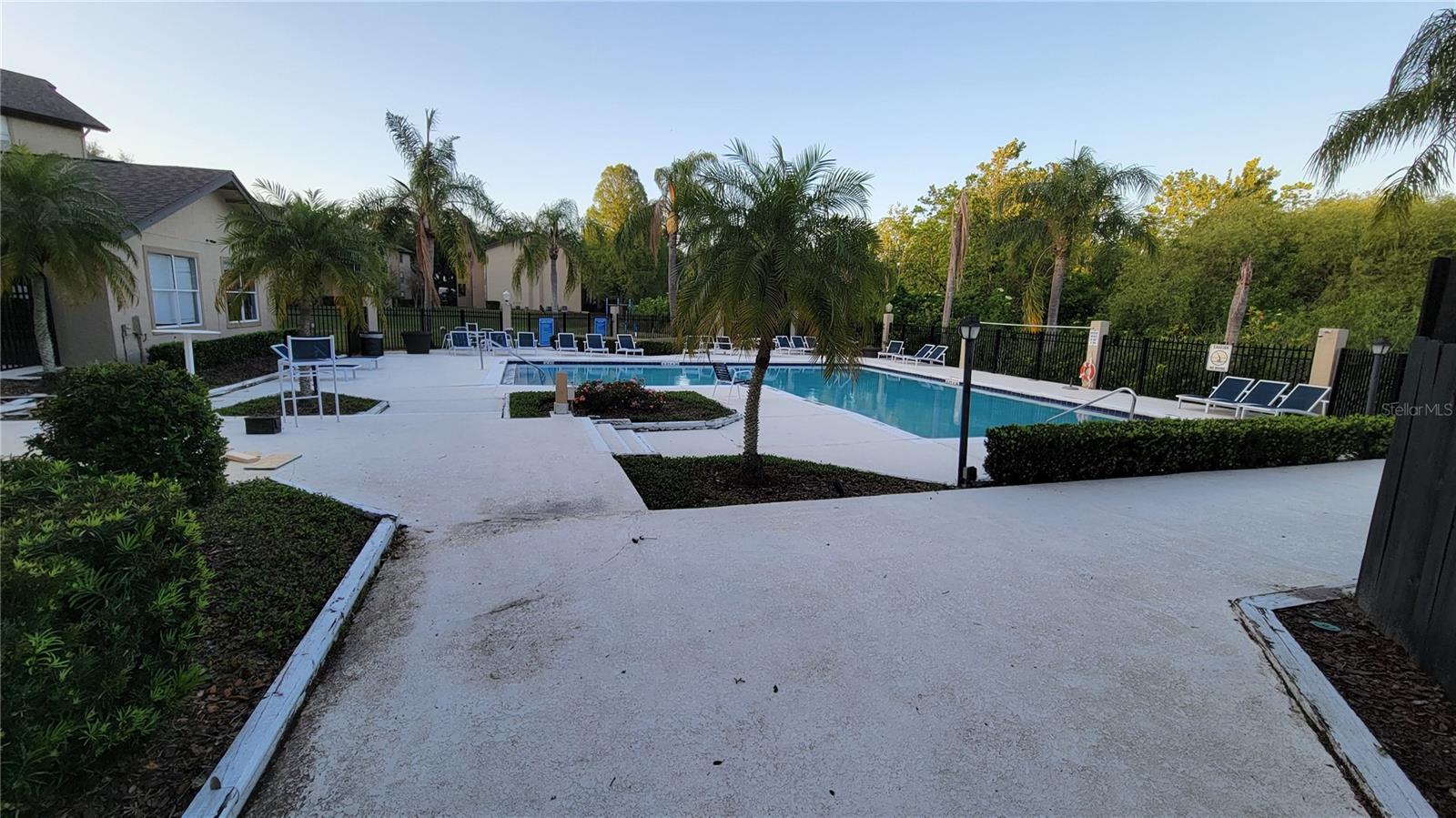 LANDING A CONDO - Residential