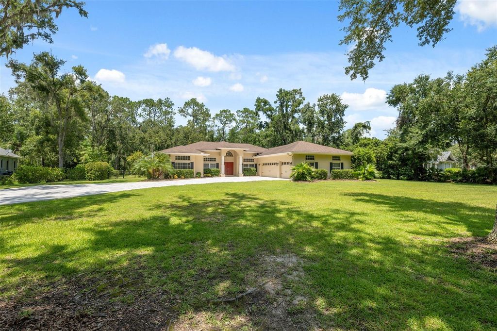 Photo of 27641 Lincoln Place, Wesley Chapel, FL 33544 (MLS # TB8411758)