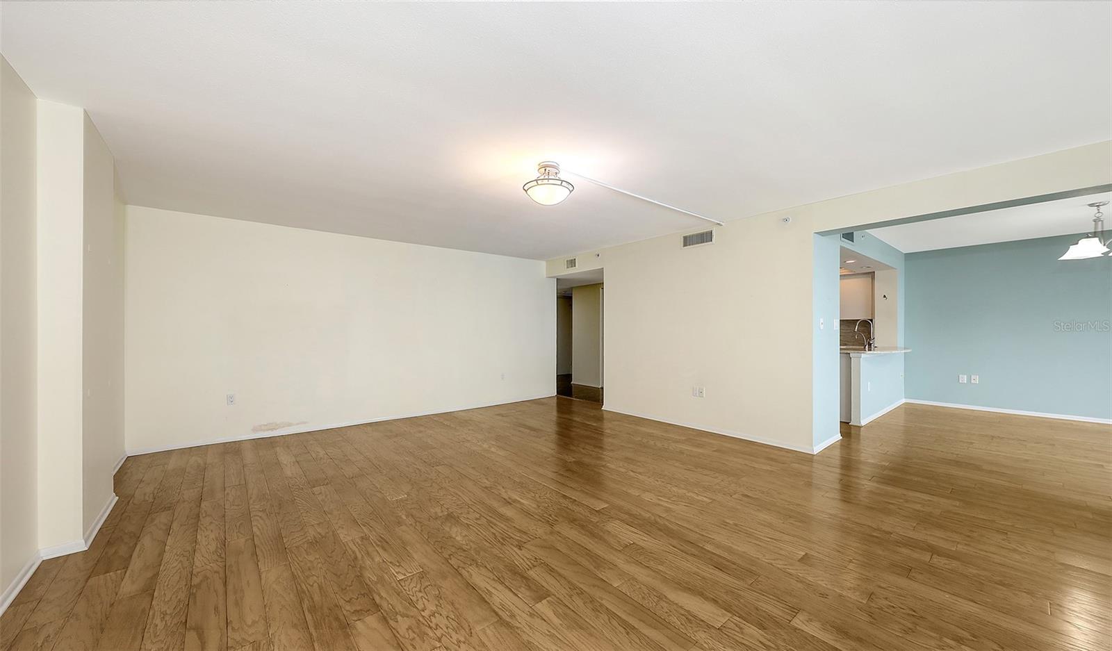 EMBASSY HOUSE - Residential