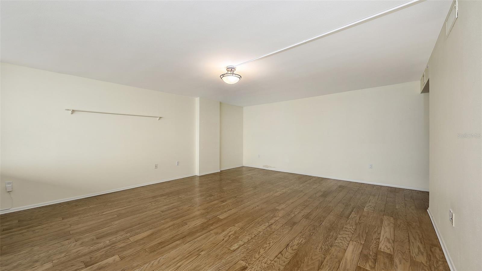 EMBASSY HOUSE - Residential