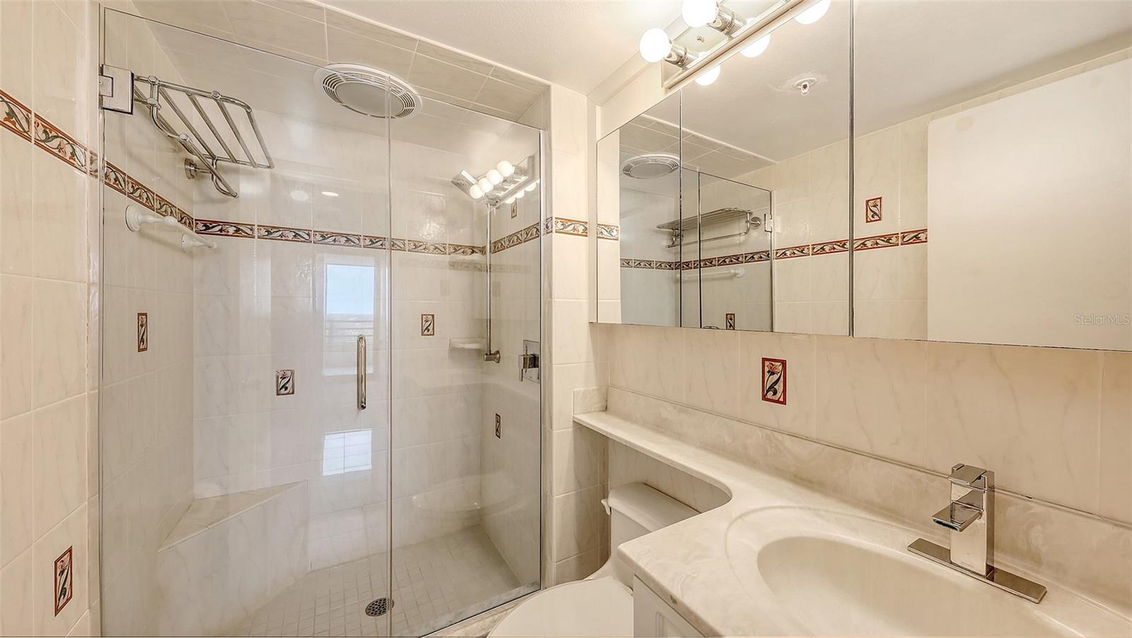 EMBASSY HOUSE - Residential