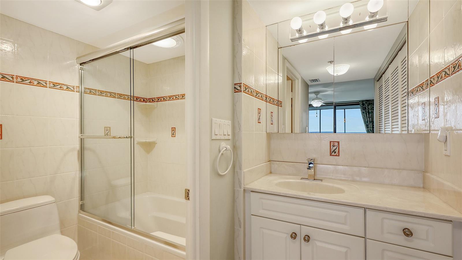 EMBASSY HOUSE - Residential