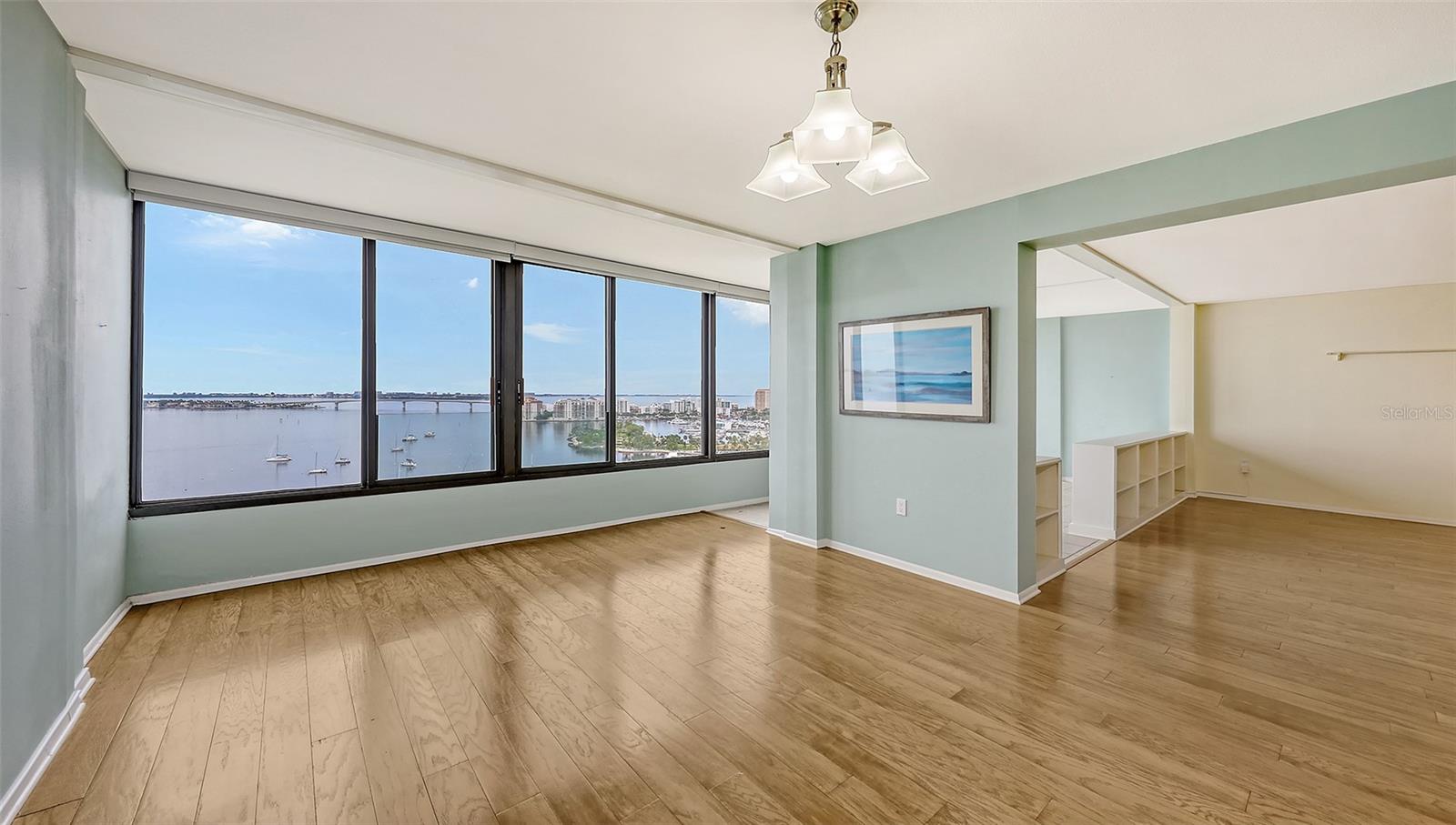 EMBASSY HOUSE - Residential