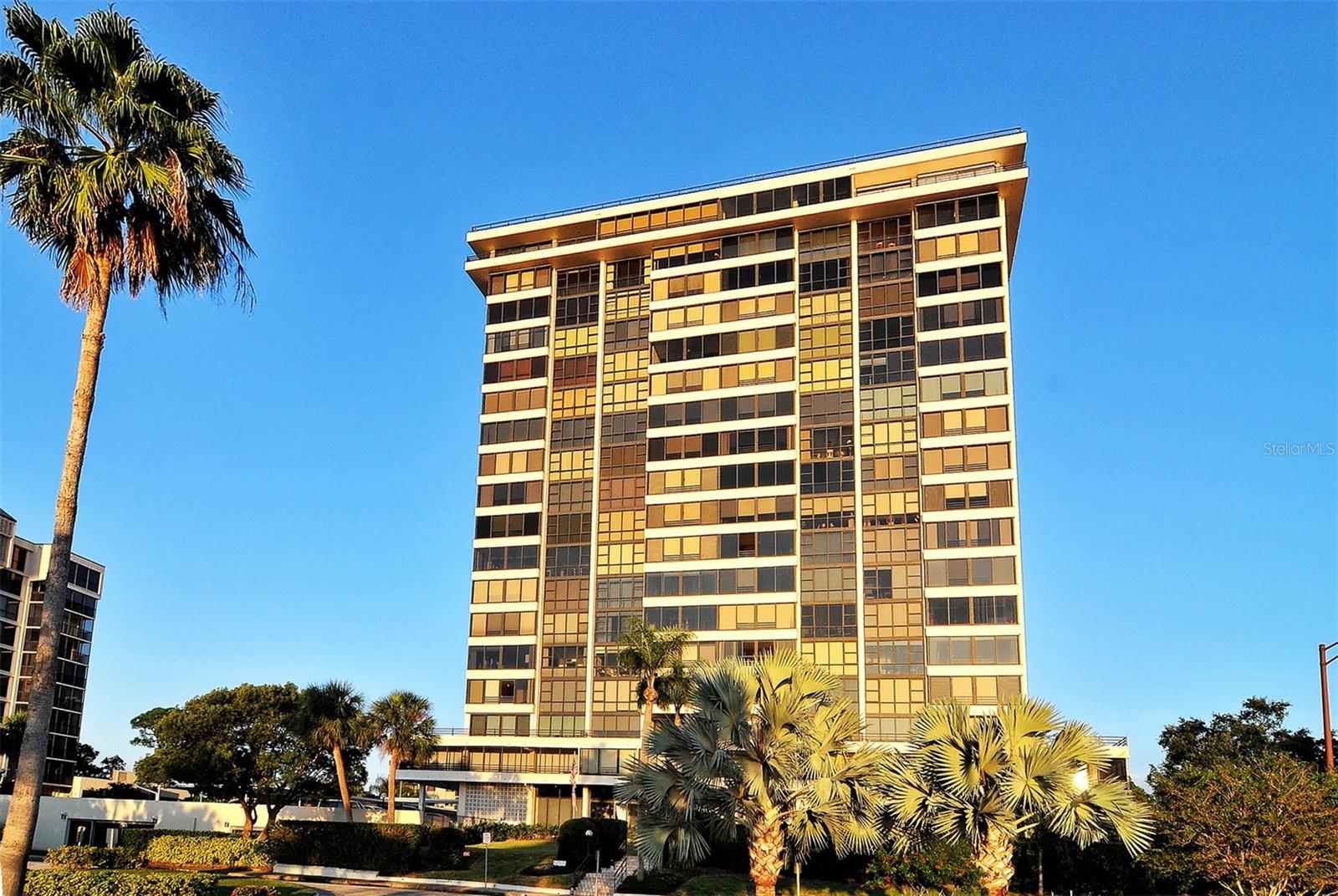 EMBASSY HOUSE - Residential