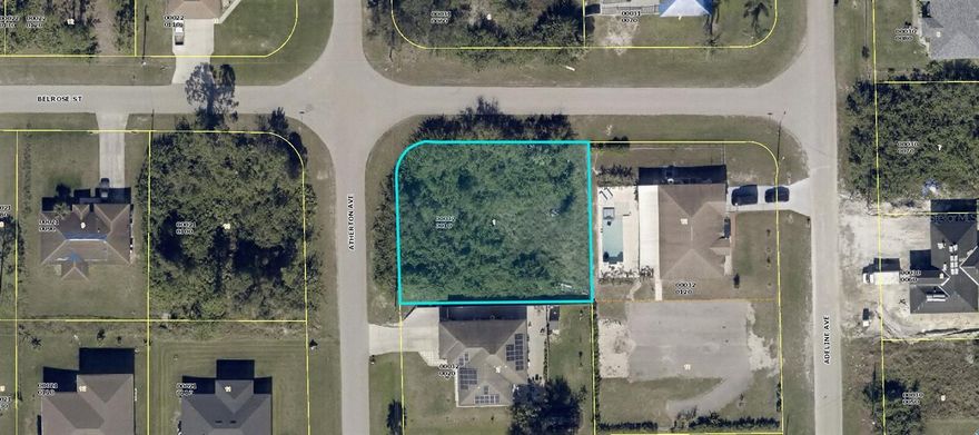 A VACANT .3 ACRE CORNER LOT IN LEHIGH ACRES!!!
