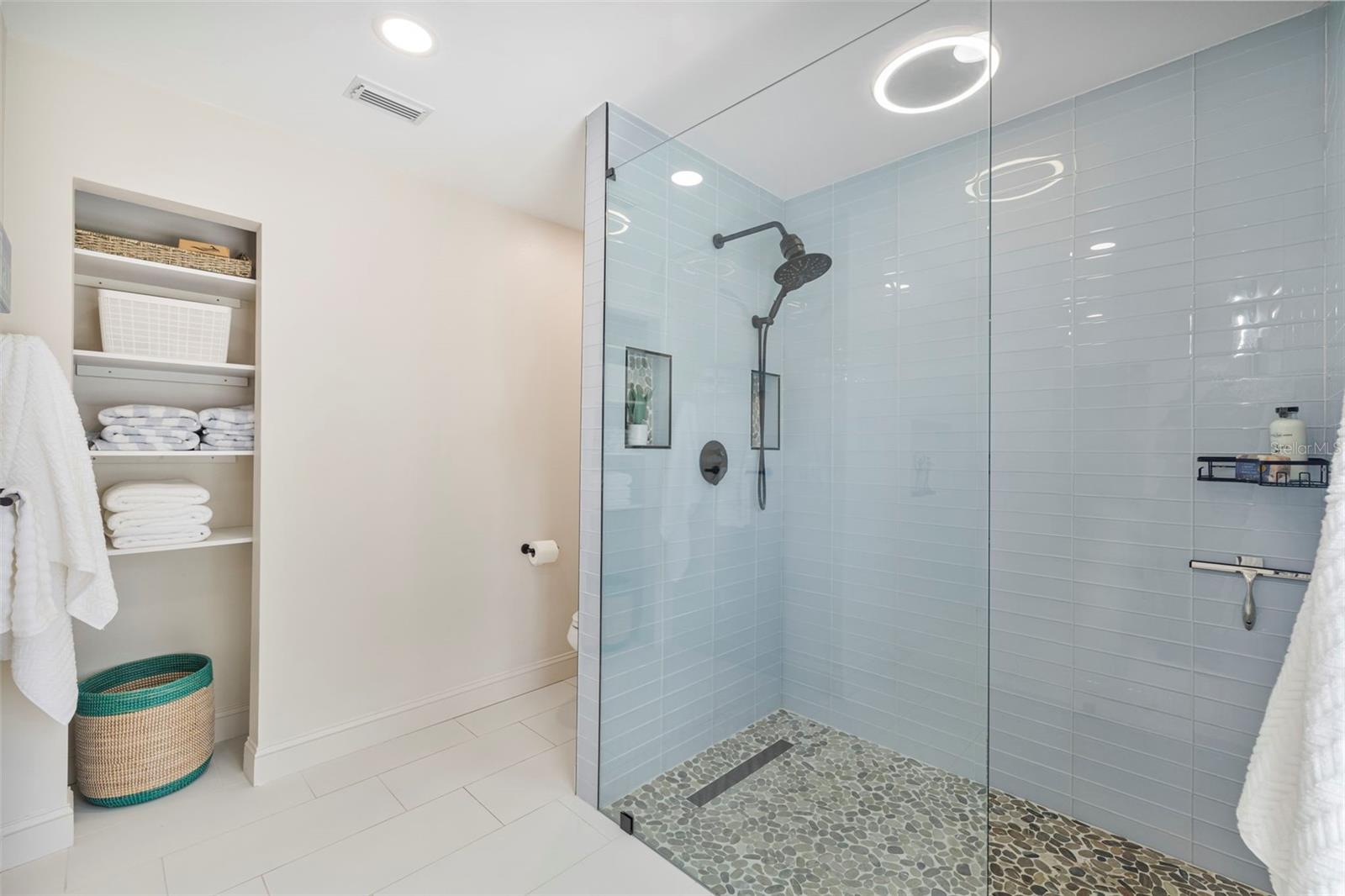 THE MANORS AT CRYSTAL LAKES - Residential