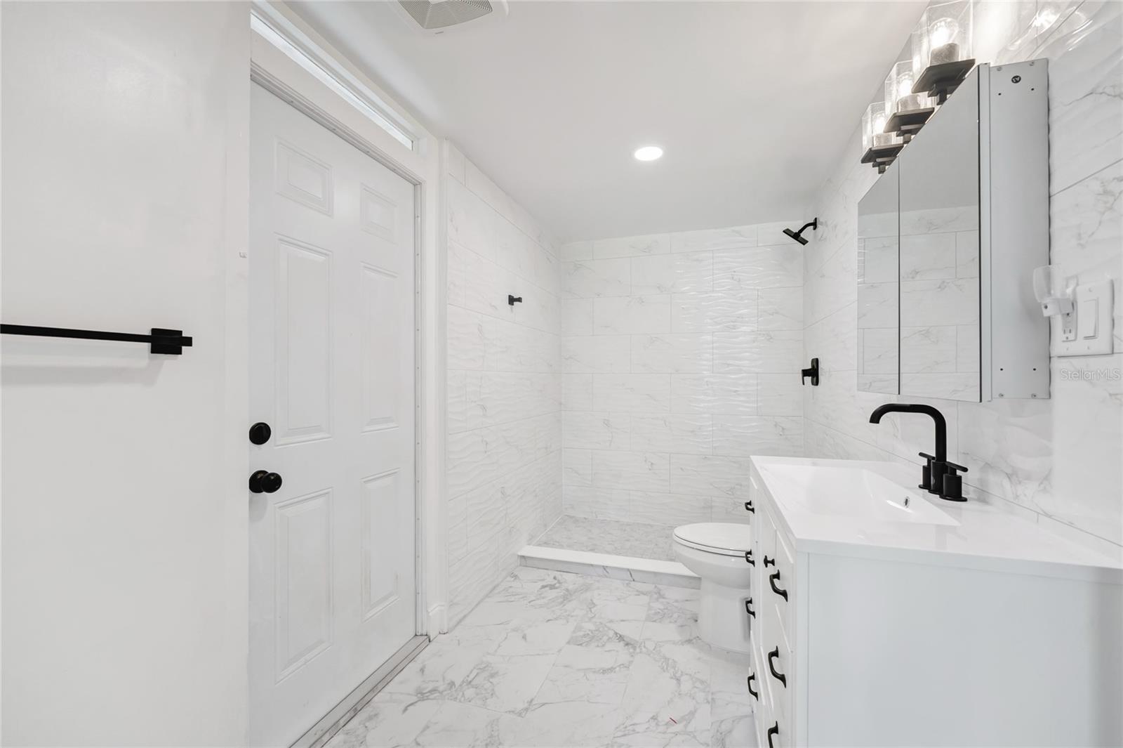 SUNNY SHORES - Residential