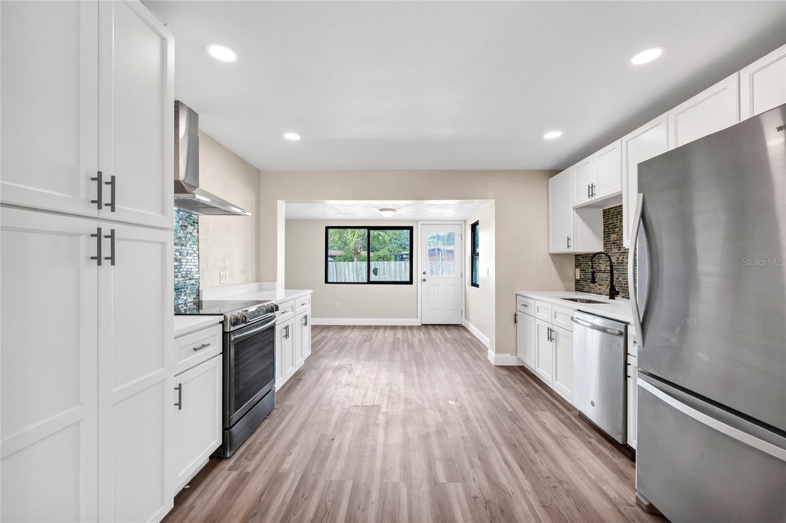 SUNNY SHORES - Residential