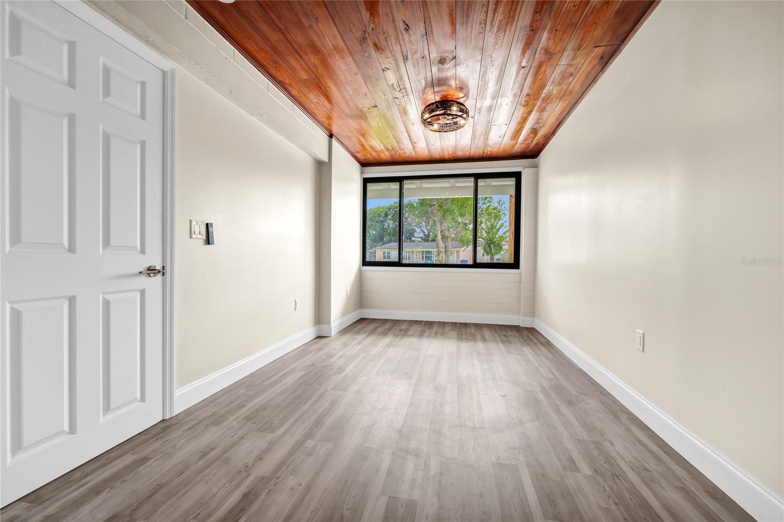 SUNNY SHORES - Residential