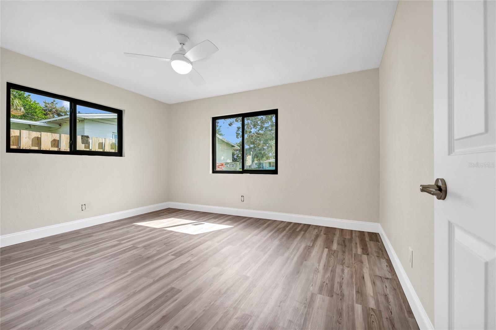 SUNNY SHORES - Residential