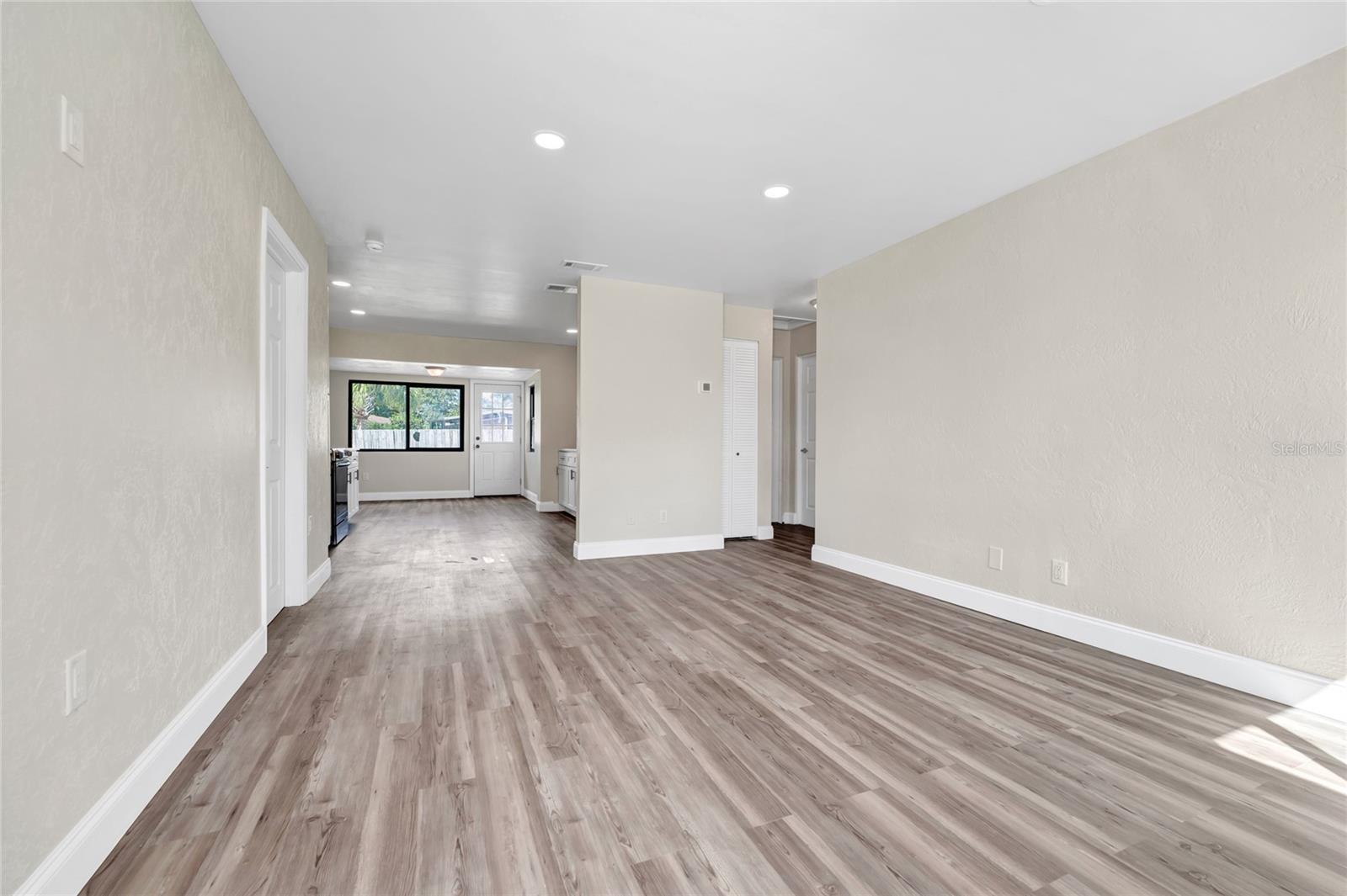 SUNNY SHORES - Residential