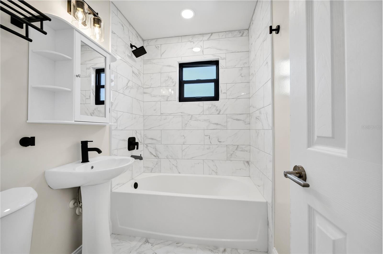 SUNNY SHORES - Residential