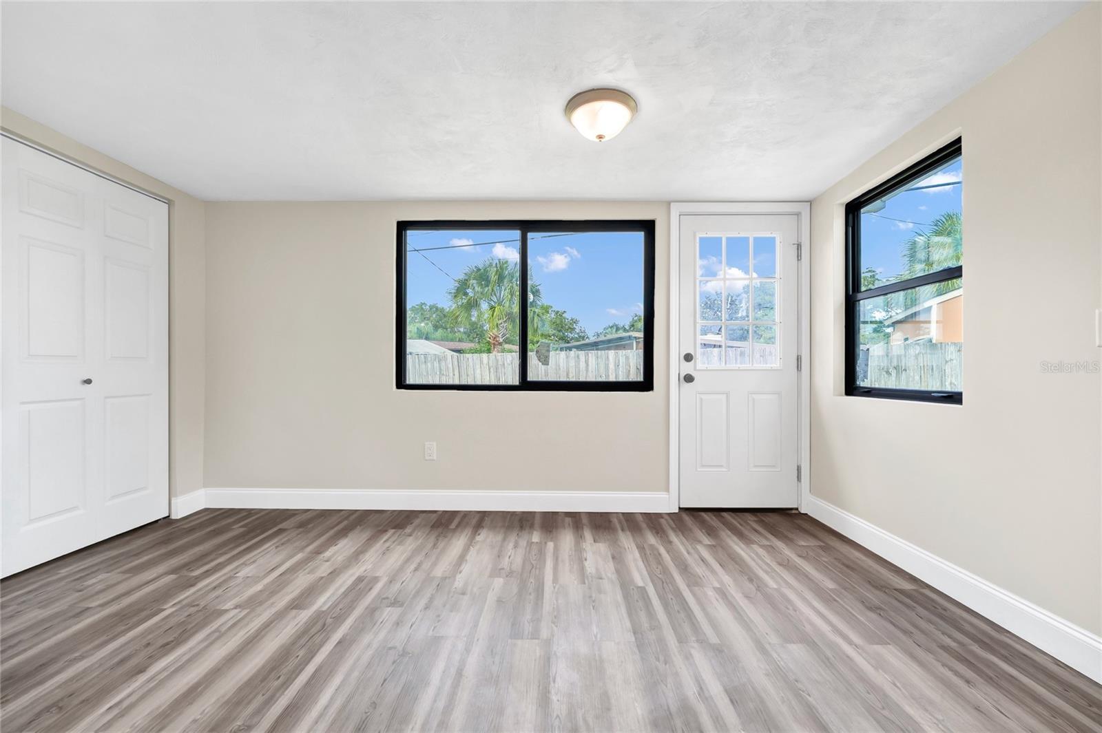 SUNNY SHORES - Residential