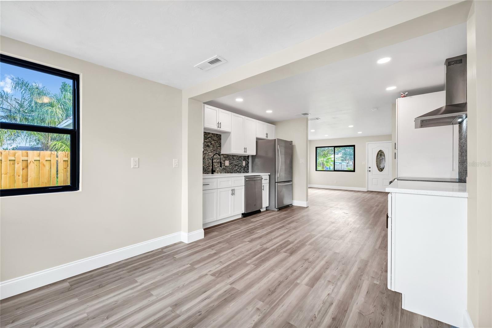 SUNNY SHORES - Residential