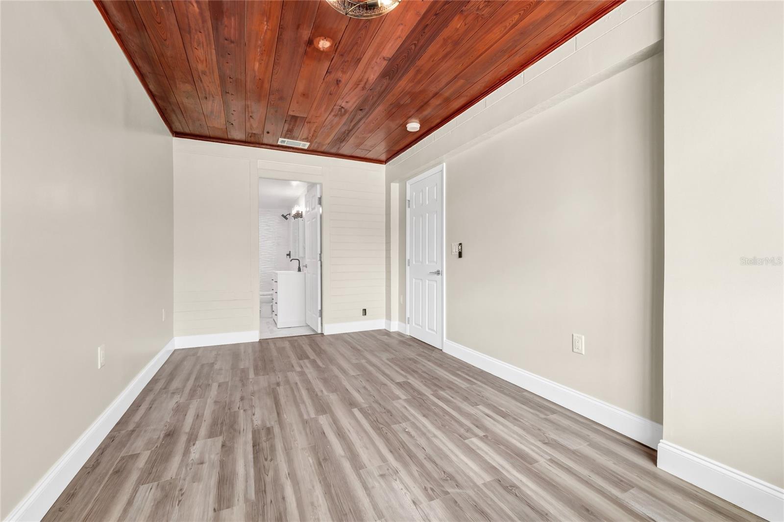 SUNNY SHORES - Residential