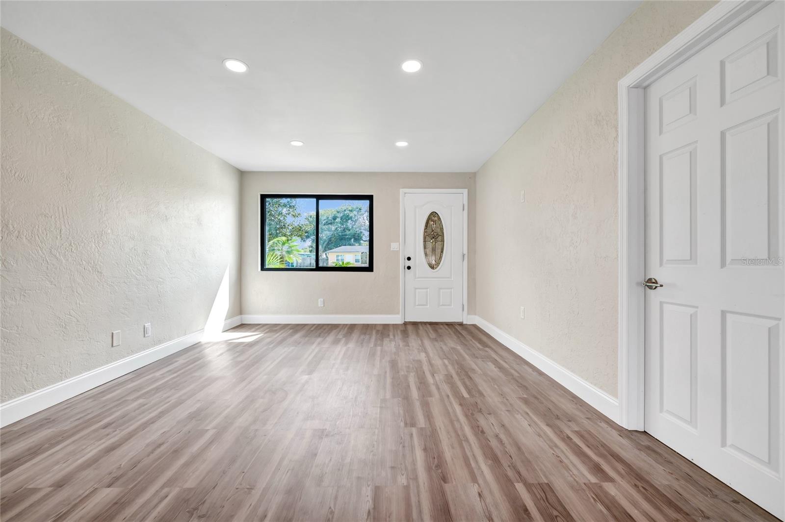 SUNNY SHORES - Residential