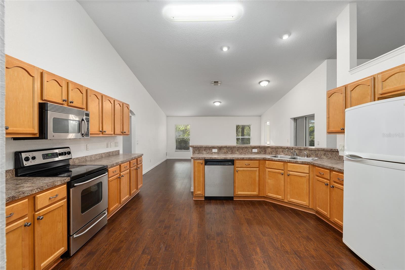 LA CASTA ESTATES - Residential